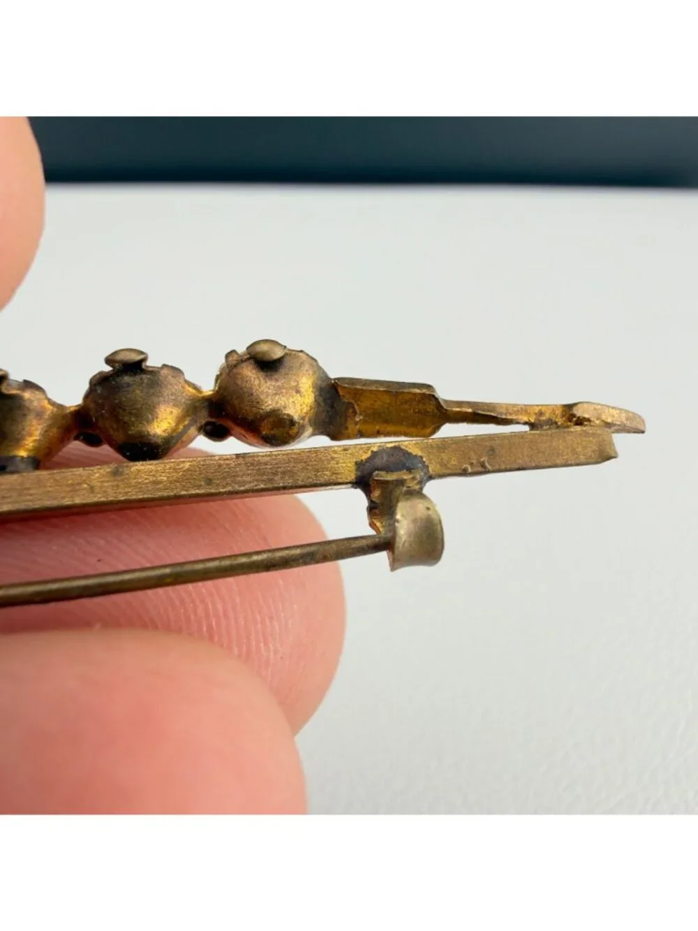 Vintage Victorian Paste Stone Bar Brooch Gold Tone Prong Set Arrows